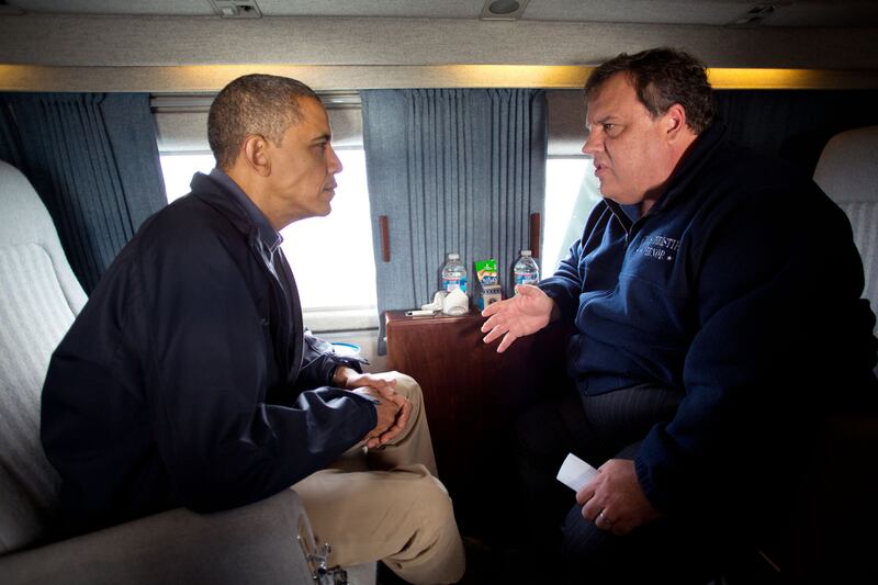 galleries/2013/05/28/barack-obama-and-chris-christie-s-jersey-shore-bromance-photos/obama-christie-2012-sandy4_fu1wxh