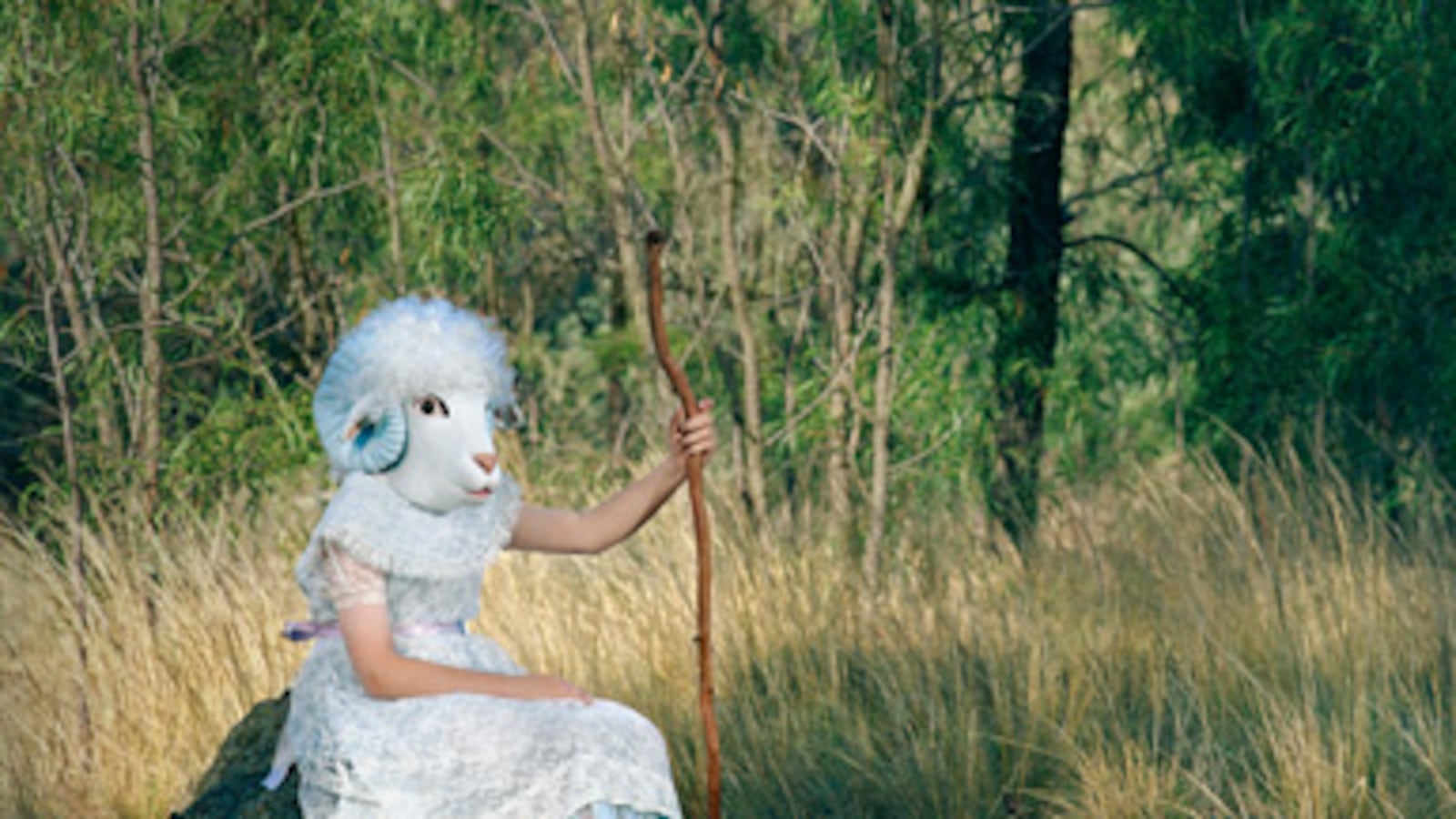 articles/2011/03/13/polixeni-papapetrou-retrospective-review-view-photos/art-polixeni-gal-launch_guyfe0