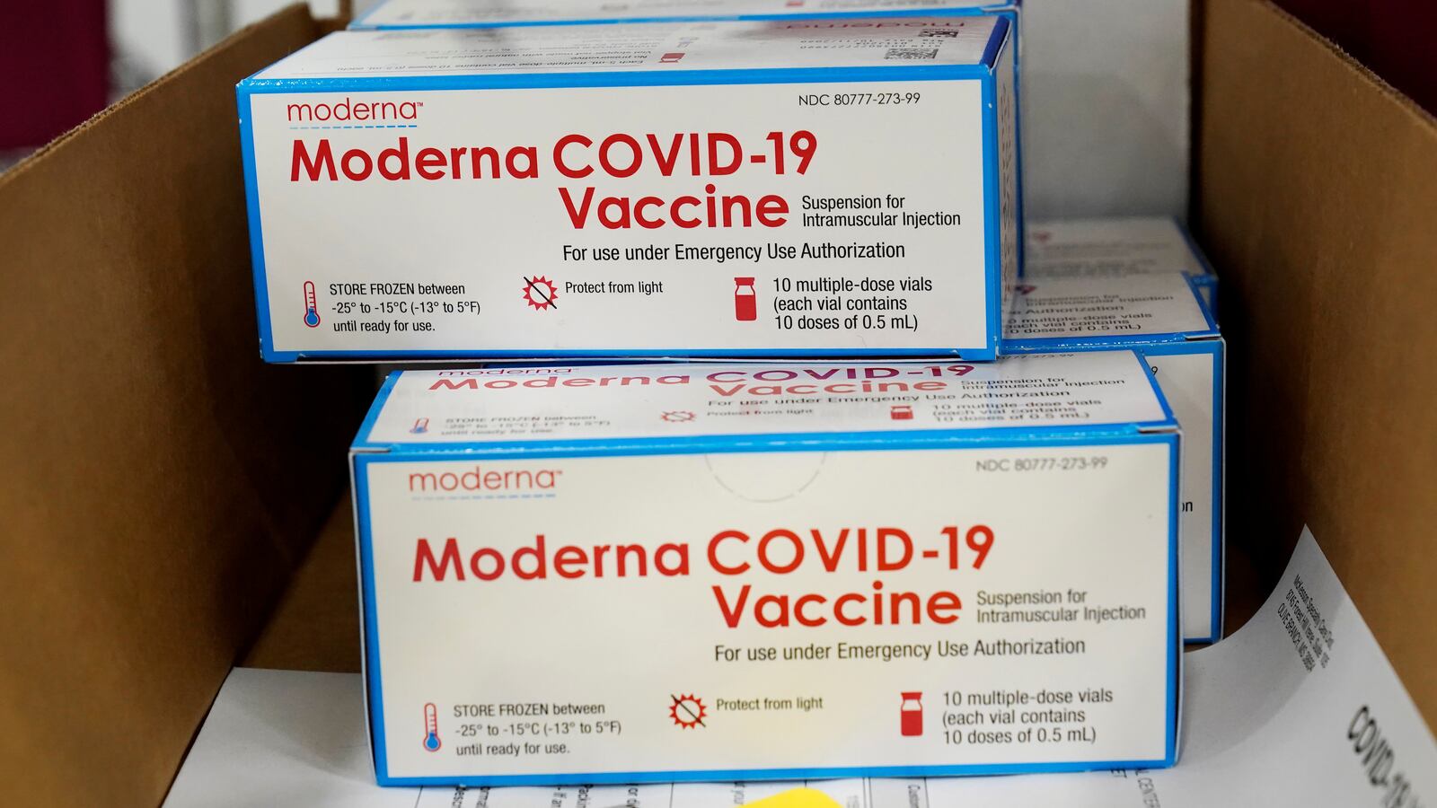 2021-01-21T112831Z_1746311768_RC2BCL9NLDDK_RTRMADP_3_HEALTH-CORONAVIRUS-MCKESSON-MODERNA_cpsbwl