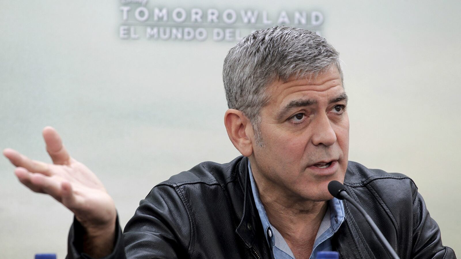cheats/2015/05/24/clooney-s-tomorrowland-has-weak-open/150524-clooney-cheat_npx3av