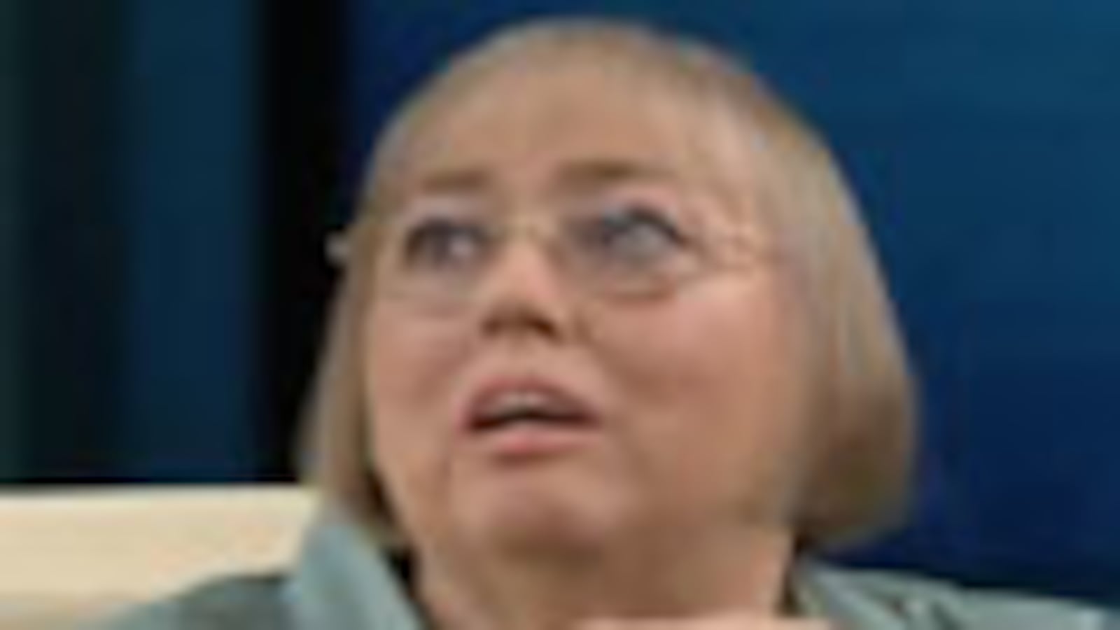 videos/2009/02/10/dr-ozs-oprah-gross-out/oprah-tumor_13645_riddav