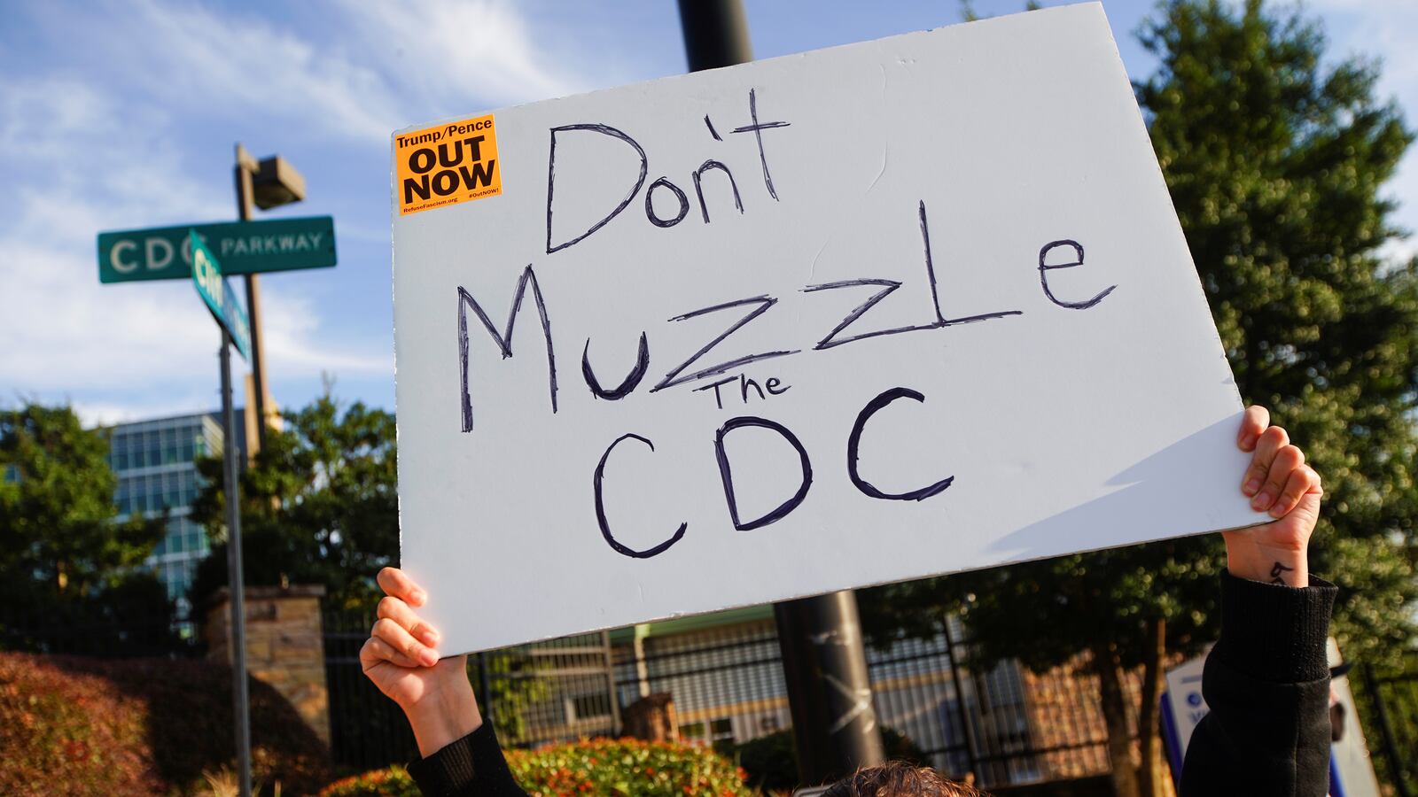 2020-09-21T233832Z_1904957497_RC2B3J9PNE7F_RTRMADP_3_USA-ELECTION_wlmd5w