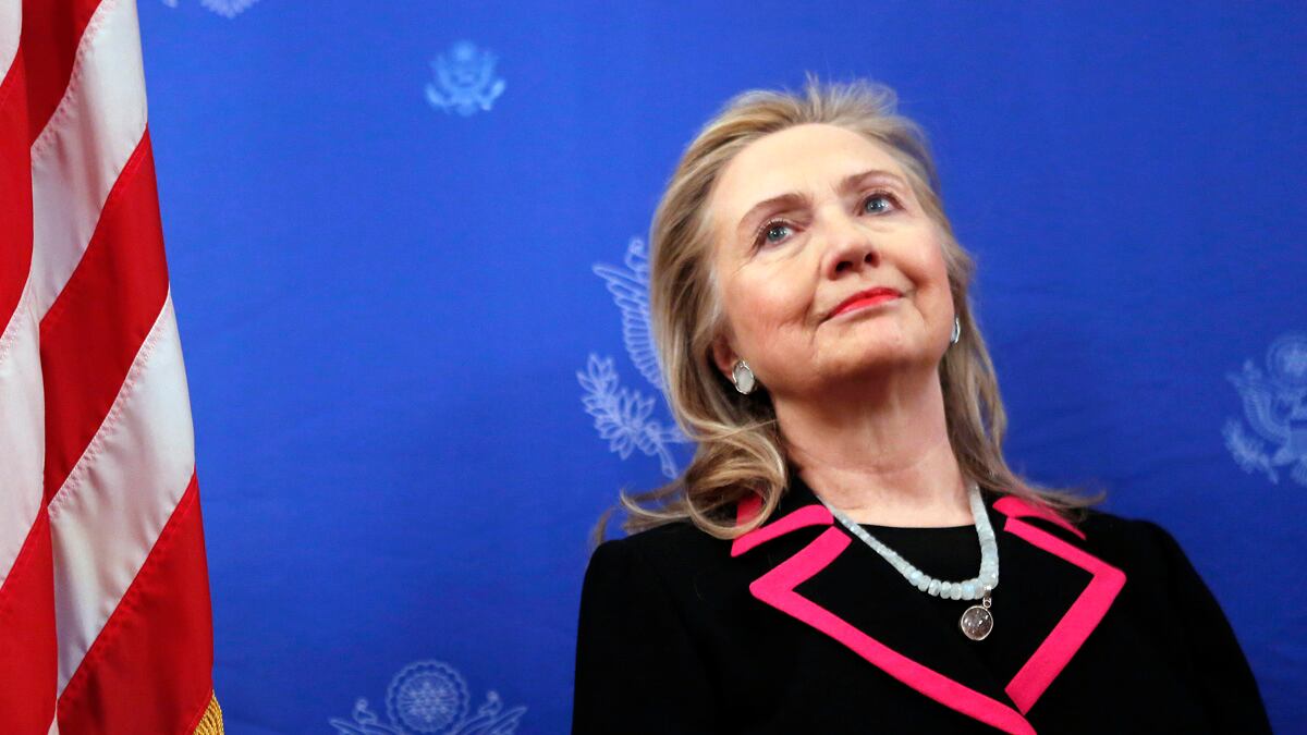 cheats/2012/12/15/clinton-faints-suffers-concussion/clinton-faints-concussion-cheat_idvfrq