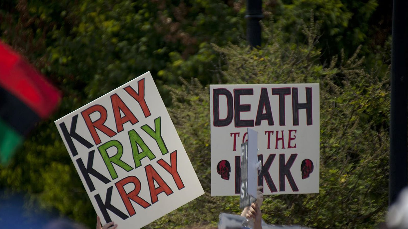 articles/2015/11/06/the-black-man-confronting-white-supremacists-on-their-own-turf/151105-nuzzi-supremacist-tease_iwx7iw