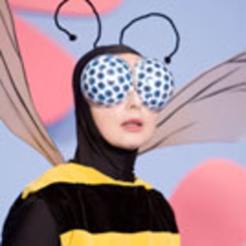 articles/2008/10/31/isabella-rossellini-simulates-insect-sex/isabella-rosselini_e5roue