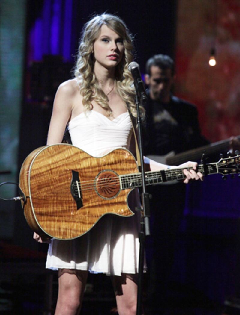 galleries/2010/02/19/a-list-auction-for-haiti/celebrity-haiti-donations---swift_otecfm