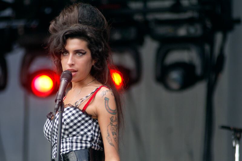 galleries/2012/02/13/divas-who-died-too-young-whitney-houston-amy-winehouse-and-others-photos/divas-who-died-too-young-winehouse_zjfbpp