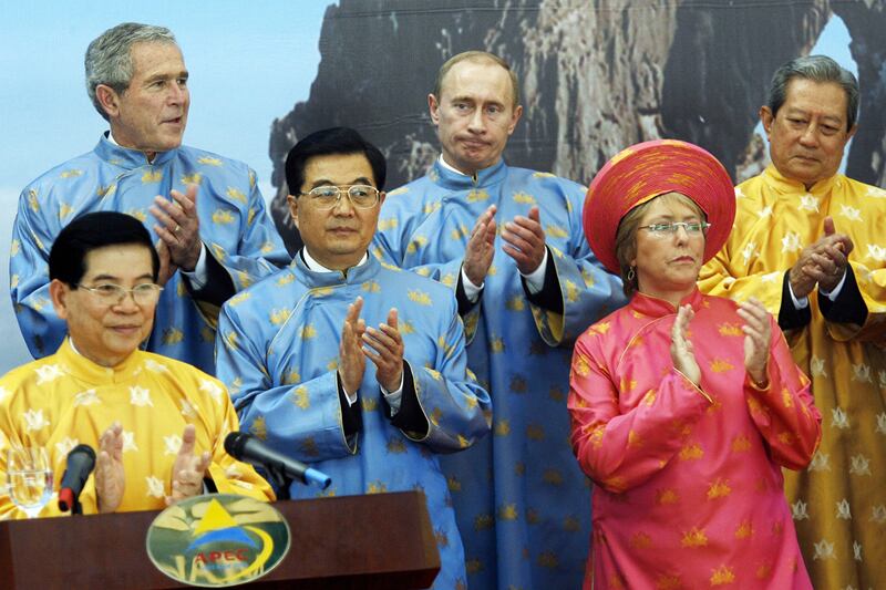 galleries/2011/11/15/apec-silly-shirts-through-the-years-photos/apec-silly-shirts-2006_mejlke