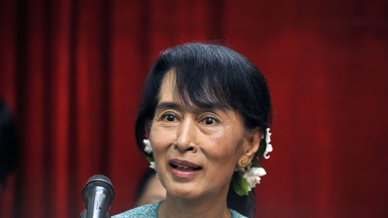 cheats/2012/04/30/suu-kyi-to-take-oath-of-office/aung-san-suu-kyi-set-to-take-oath-burma-cheat_mddlun