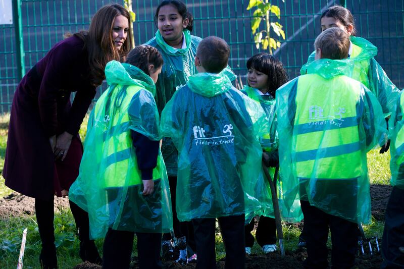 galleries/2012/10/10/hugs-and-kisses-kate-recalls-diana-s-touch-as-she-visits-newcastle/kate-newcastle-gallery2_nldkba