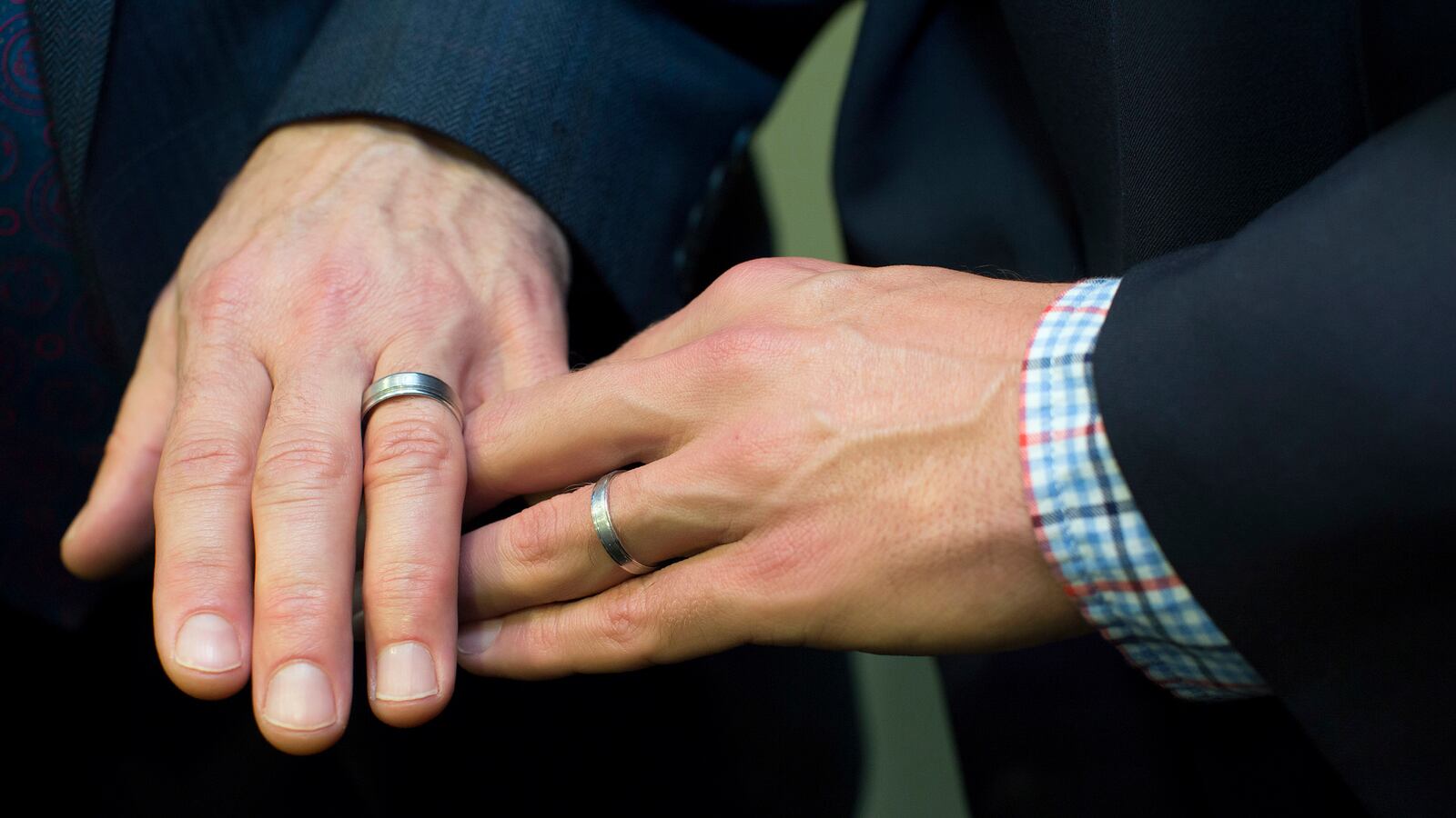 cheats/2014/06/07/gay-marriages-begin-in-wisconsin/140607-gay-marriage-cheat_g3ec1c