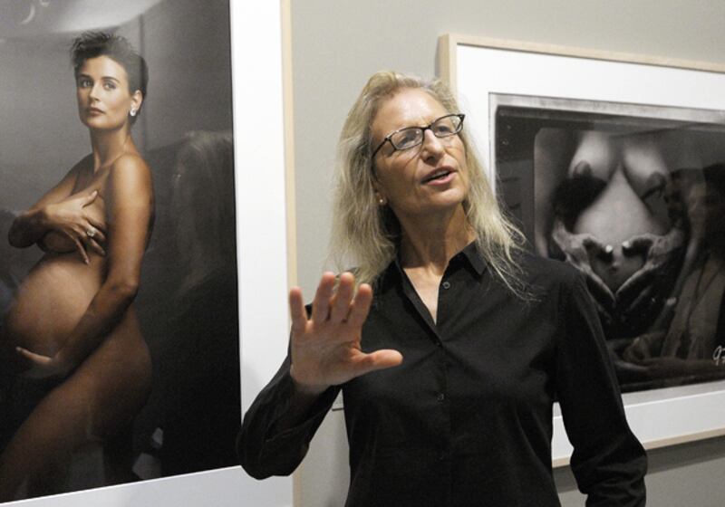 galleries/2009/08/03/famous-tax-evaders/tax-evaders---leibovitz_cmhcv7