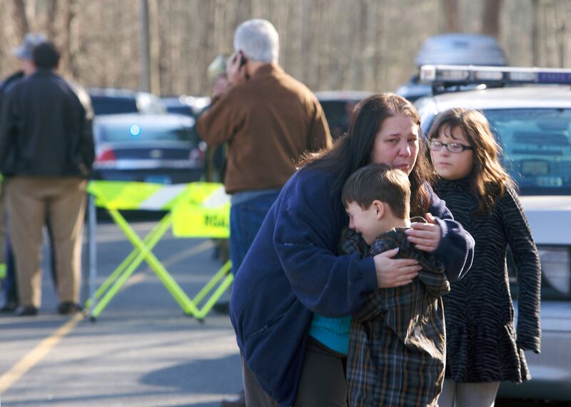 galleries/2012/12/15/connecticut-school-shooting-photos/14shooting2_tbw5fv