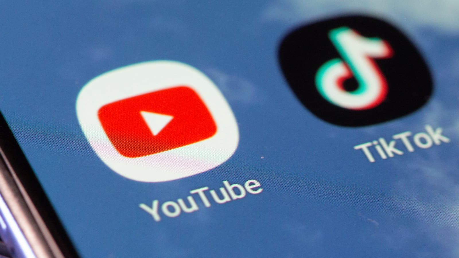 2020-09-15T000000Z_1728478723_RC2ZYI93J7A9_RTRMADP_3_TIKTOK-YOUTUBE_cg3vsi