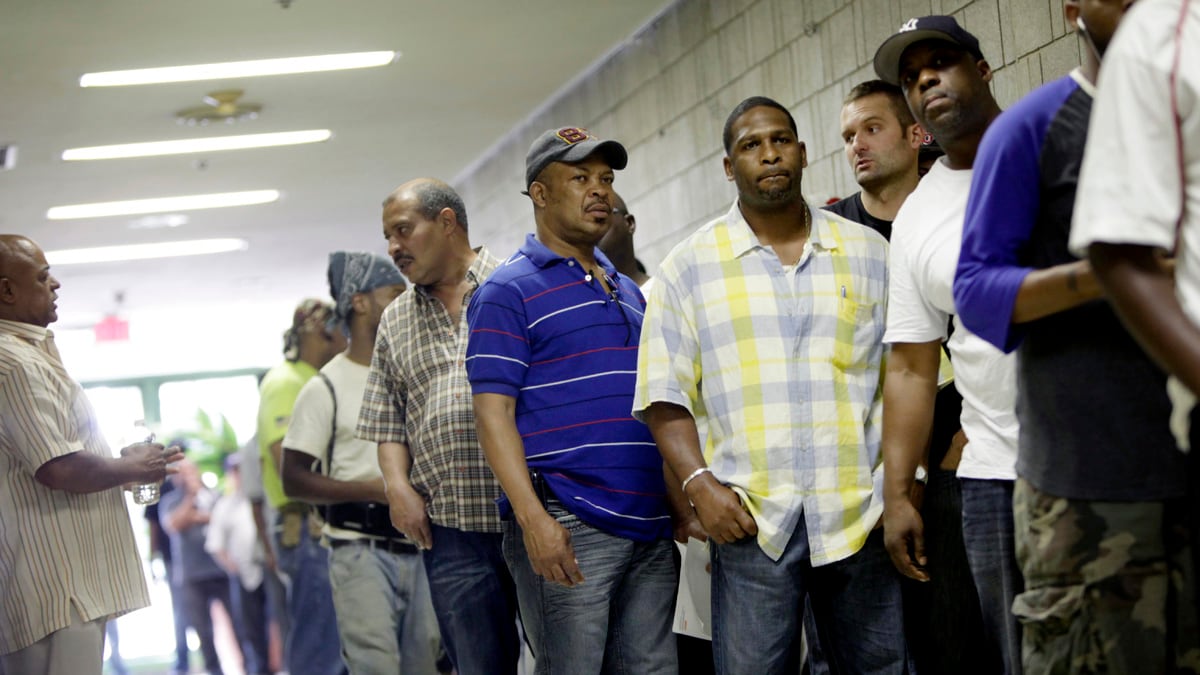 articles/2012/09/06/economics-developments-in-the-u-s-europe-and-china-could-trip-up-obama-s-re-election-campaign/gross-democrats-curb-economic-embed-tease_lmb1zn