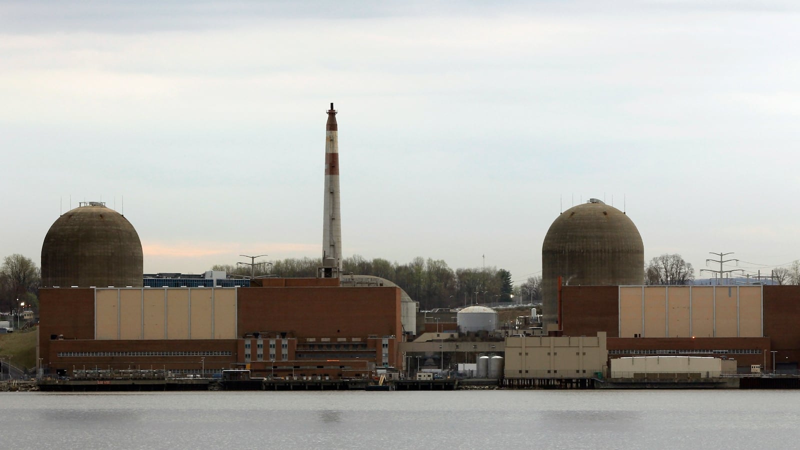 cheats/2017/01/06/indian-point-nuclear-plant-to-close/170106-indian-point-cheat_gpbhvz