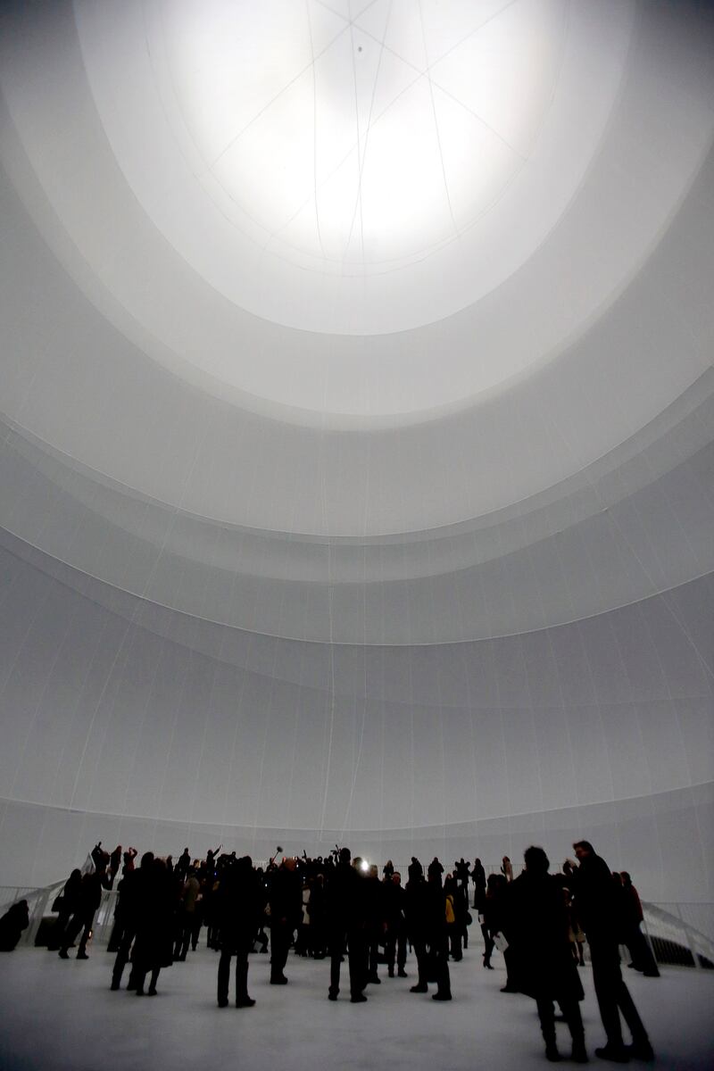 galleries/2013/04/09/azzam-airbus-380-more-of-the-world-s-largest-things-photos/130408-worlds-largest-indoor-sculpture_gs8xq5