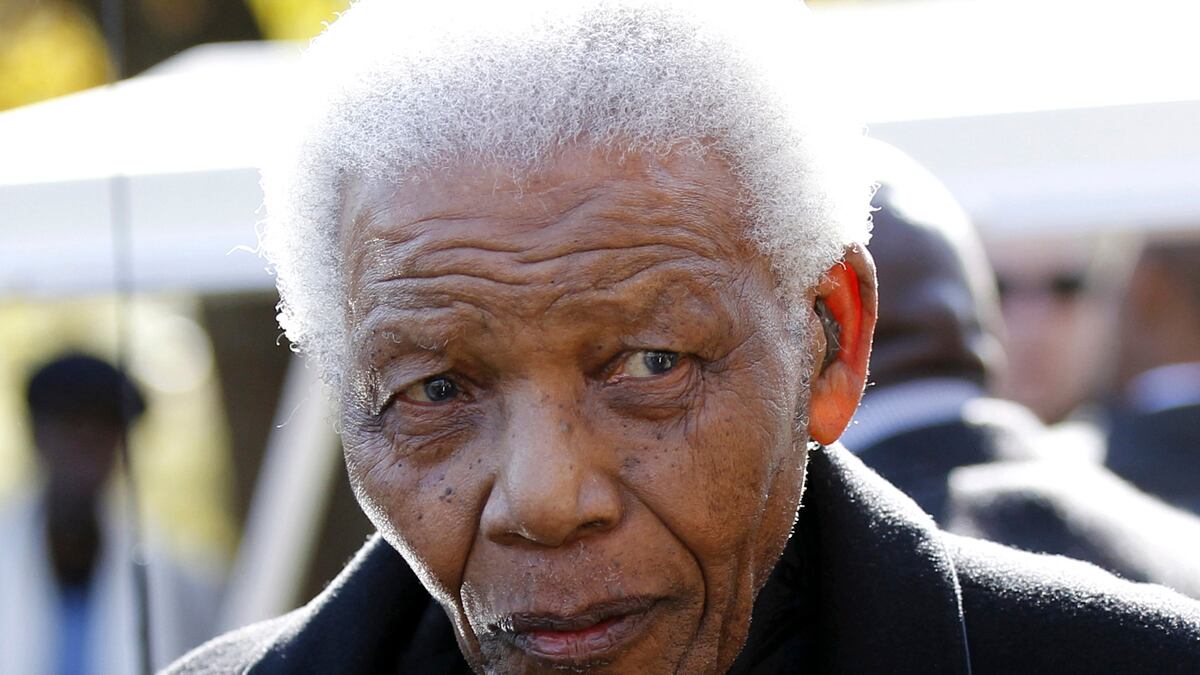 cheats/2012/12/11/mandela-has-lung-infection/mandela-infection-lung-cheat_qe02sq