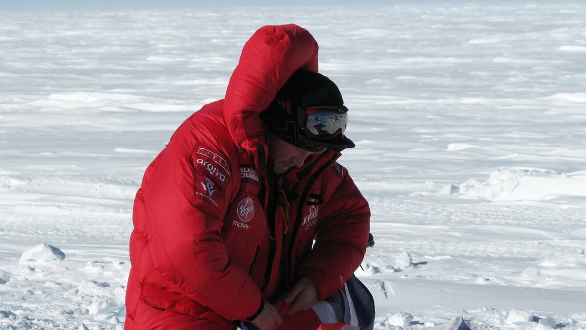 articles/2013/12/03/blue-skies-as-harry-and-the-team-begin-their-epic-walk/Harry-flag_tzbj9q