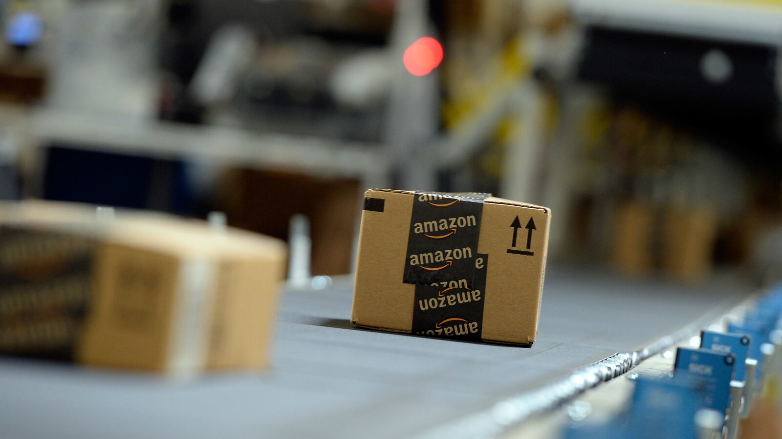 cheats/2014/07/03/famous-authors-take-amazon-to-task/140703-amazon-authors-cheat_yfdbha