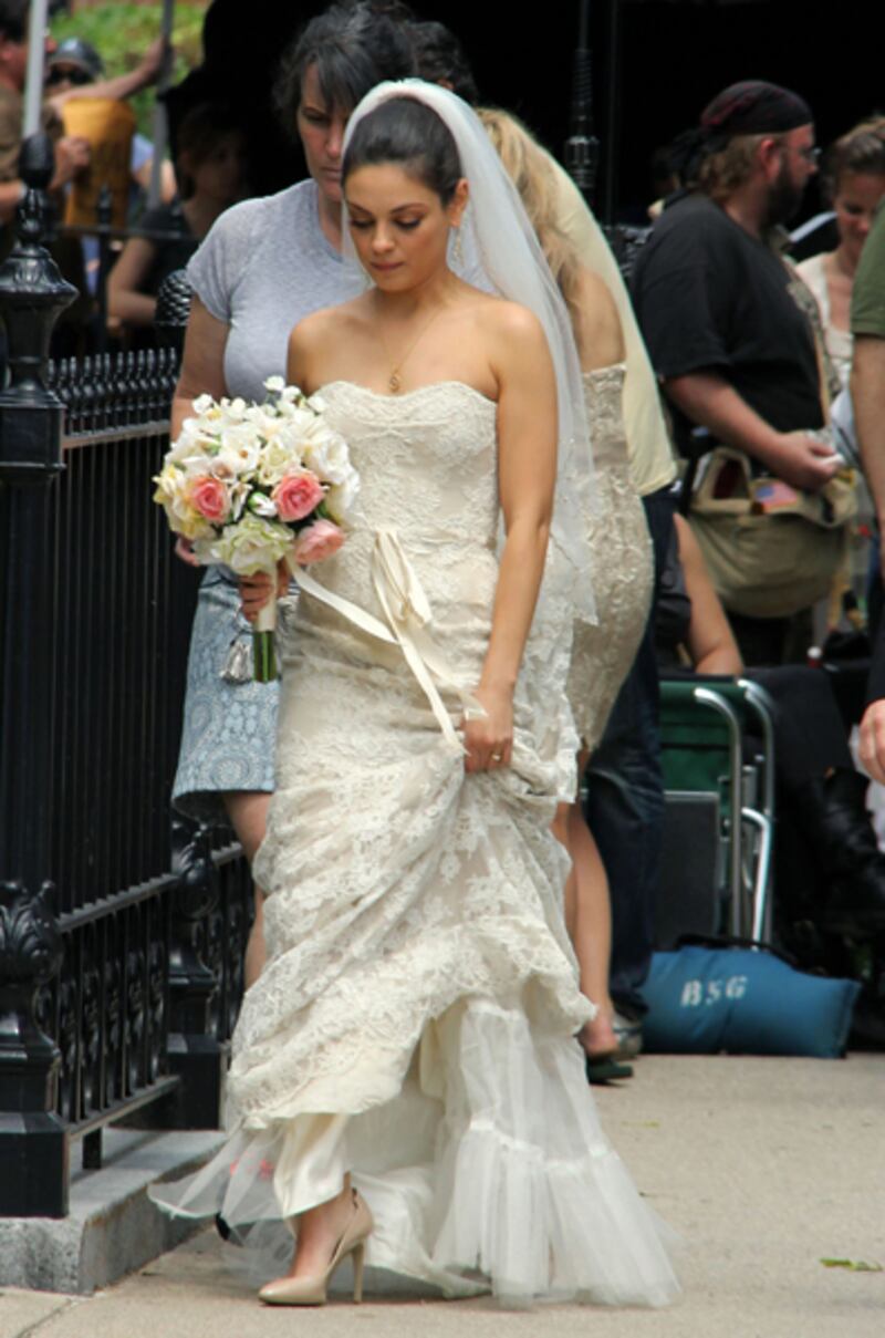 galleries/2011/07/30/celebrity-wedding-dresses-photos/wedding-dresses-kunis_jywnko