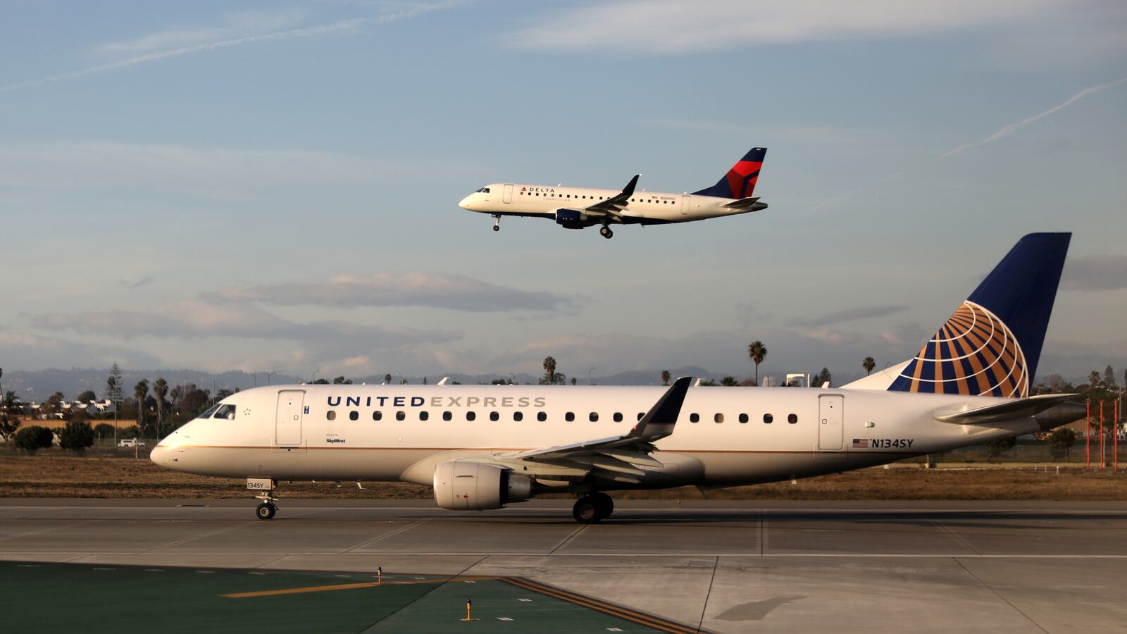 2021-05-19T000000Z_1558555206_RC25JN9C7EV3_RTRMADP_3_HEALTH-CORONAVIRUS-AIRLINES-USA_atoyx6