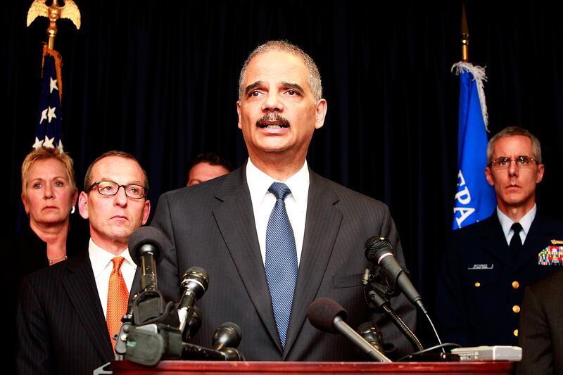 articles/2012/11/19/should-eric-holder-have-told-obama-about-petraeus-scandal-sooner/warren-holder-handling-petraeus-tease_gdzlg3