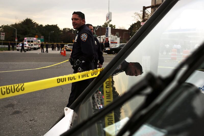 articles/2012/10/25/cop-who-protected-obama-romney-at-debate-latest-victim-of-illegal-guns/guns-lopez-shooting-daly_v8xxc8