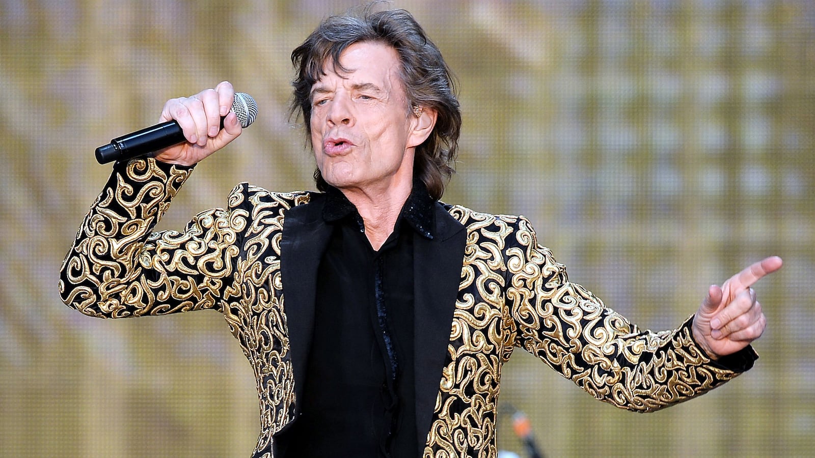 articles/2013/07/26/mick-jagger-turns-70-and-maybe-he-should-act-his-age/130725-old-rock-stars-tease_u1qlxu