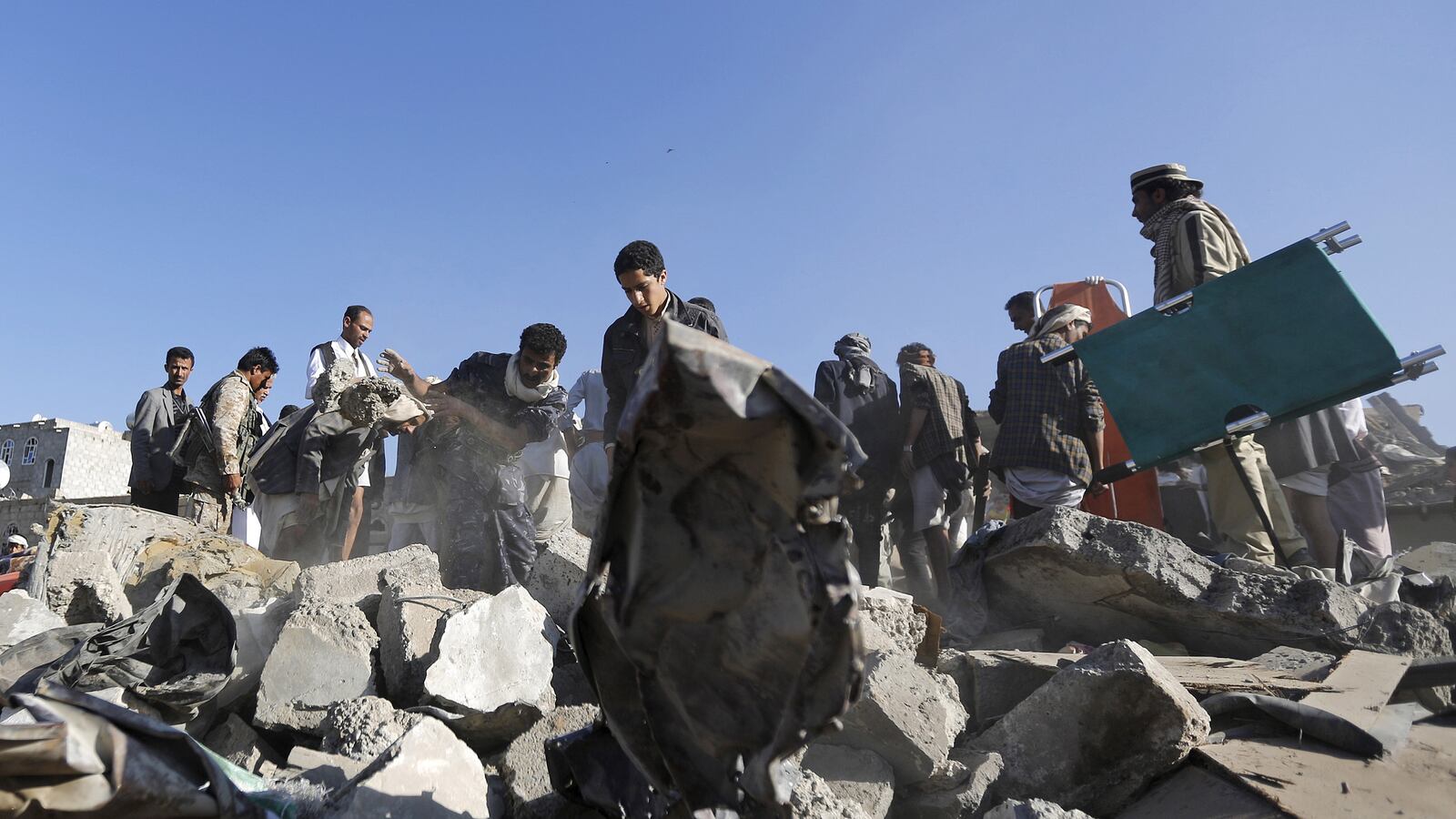 galleries/2015/03/26/rubble-and-grief-on-the-ground-in-yemen/150326-yemen-airstikes4_jn2i8s