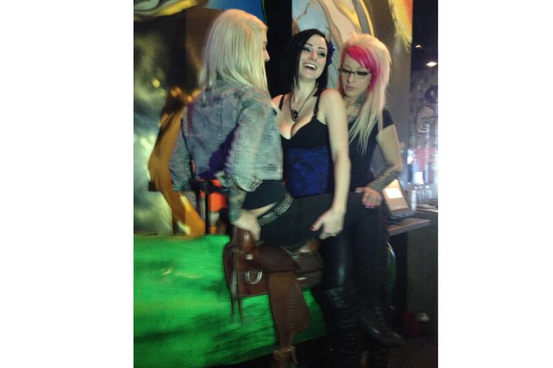 articles/2013/01/22/porn-stars-who-brunch-inside-las-vegas-s-finest-dining/130122-abowitz-porn-brunch-embed_jlt6qx