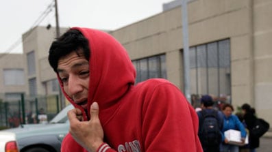 cheats/2010/03/01/chile-sends-troops-to-battle-looters/chile-looters_fm2e4q