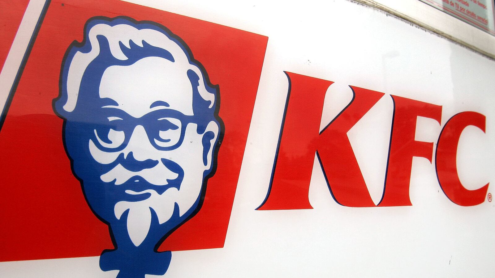 cheats/2014/06/23/disfigured-girl-kicked-out-of-kfc-a-hoax/140624-kfc-cheat_f9zppp