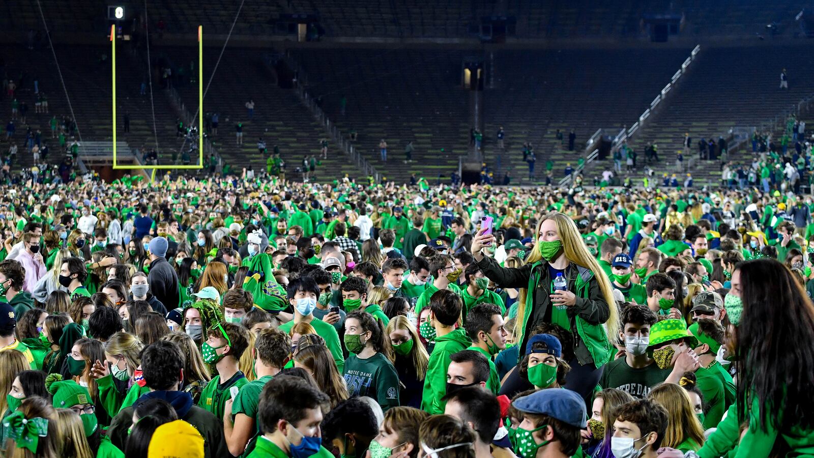 2020-11-08T142454Z_1742728575_15176092_RTRMADP_3_FOOTBALL-NCAA_lgw8r4