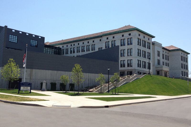 galleries/2013/05/06/top-25-high-schools-northeast/best-high-schools-northeast-city-honors_d3knk3