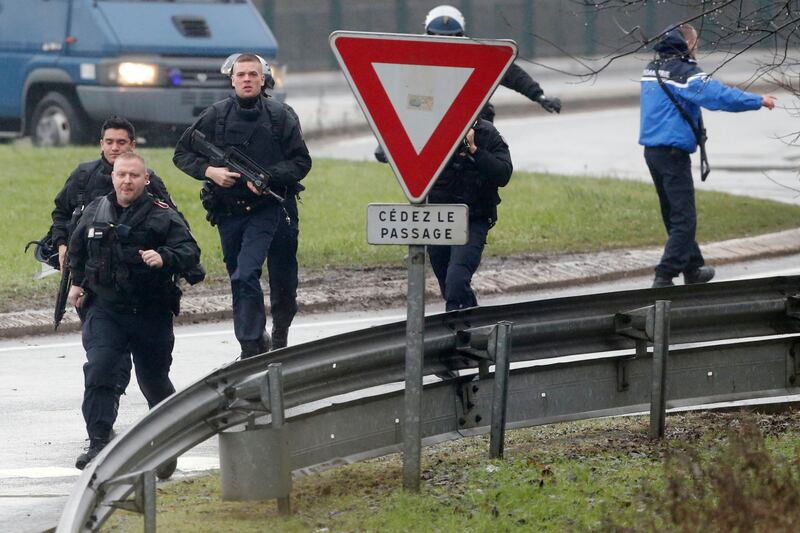 galleries/2015/01/09/scenes-from-france-s-hostage-standoffs-photos/150109-france-hostage4_wrifbz