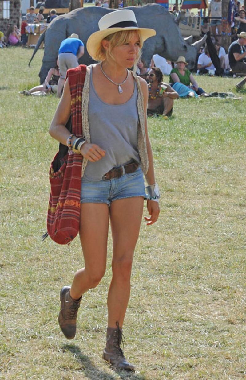 galleries/2010/08/13/summer-concert-style/summer-concert-style---sienna-miller_cddwnz