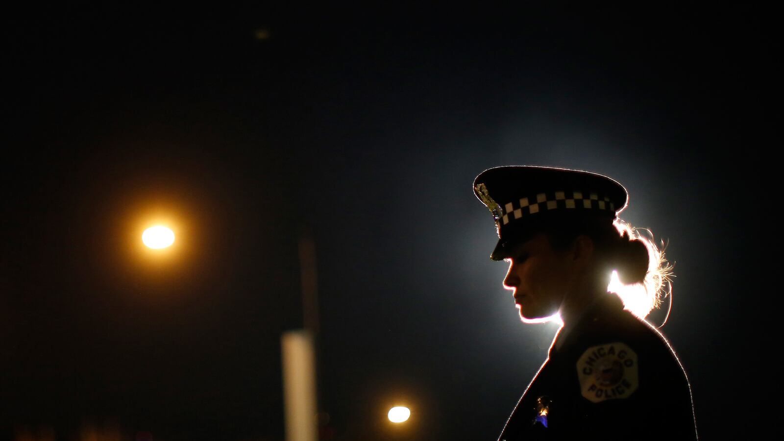 articles/2014/12/04/chicago-s-cops-don-t-even-get-investigated-for-shooting-people-in-the-back/141204-glawe-chicago-police-tease_vlmgjd