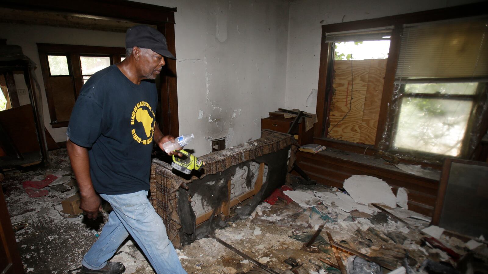 cheats/2013/07/22/cleveland-search-called-off/130722-cleveland-bodies-search-cheat_ba9xxn