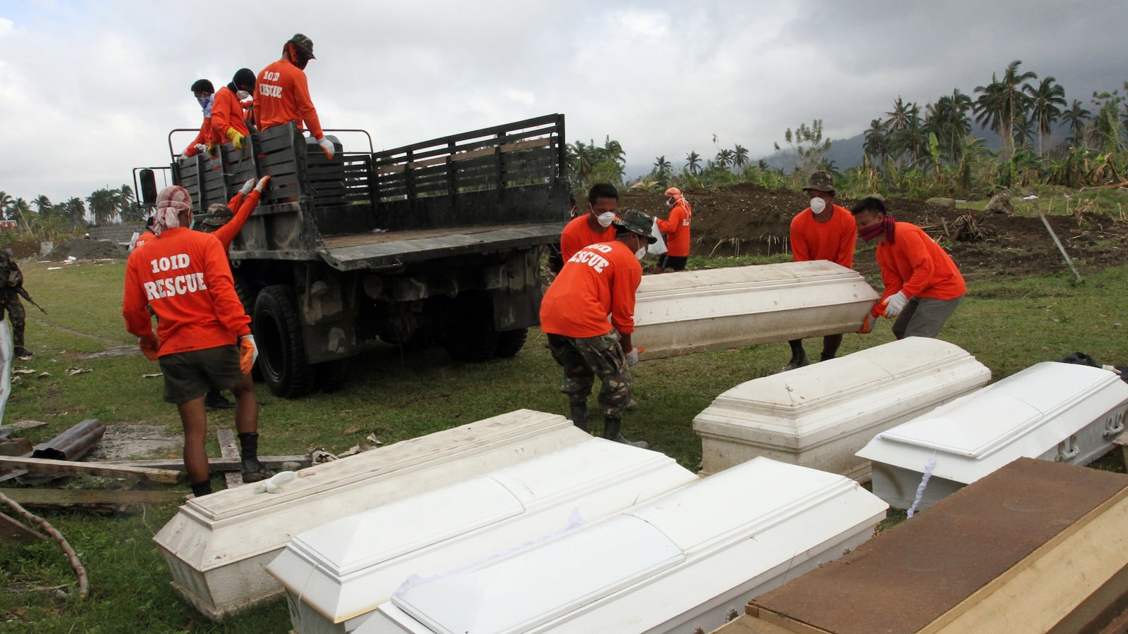 cheats/2012/12/16/typhoon-death-toll-passes-1-000/philippines-typhoon-death-toll-over-thousand-cheat_pfa77z