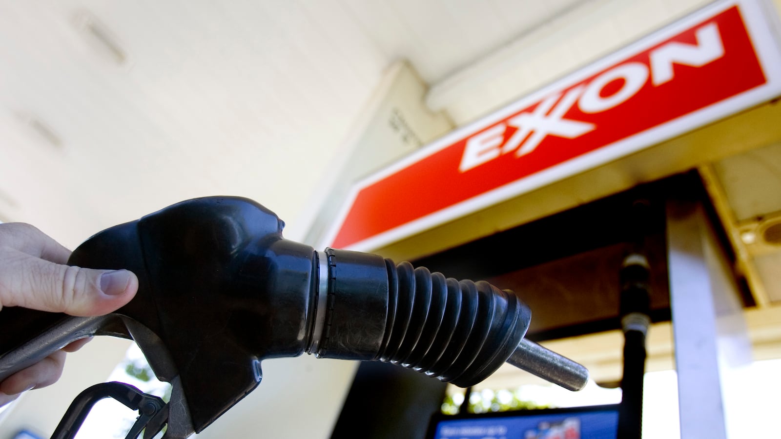 articles/2013/08/01/exxonmobil-s-profits-and-market-capitalization-apple-s/130801-exxonmobil-langs-tease_sjq8z5