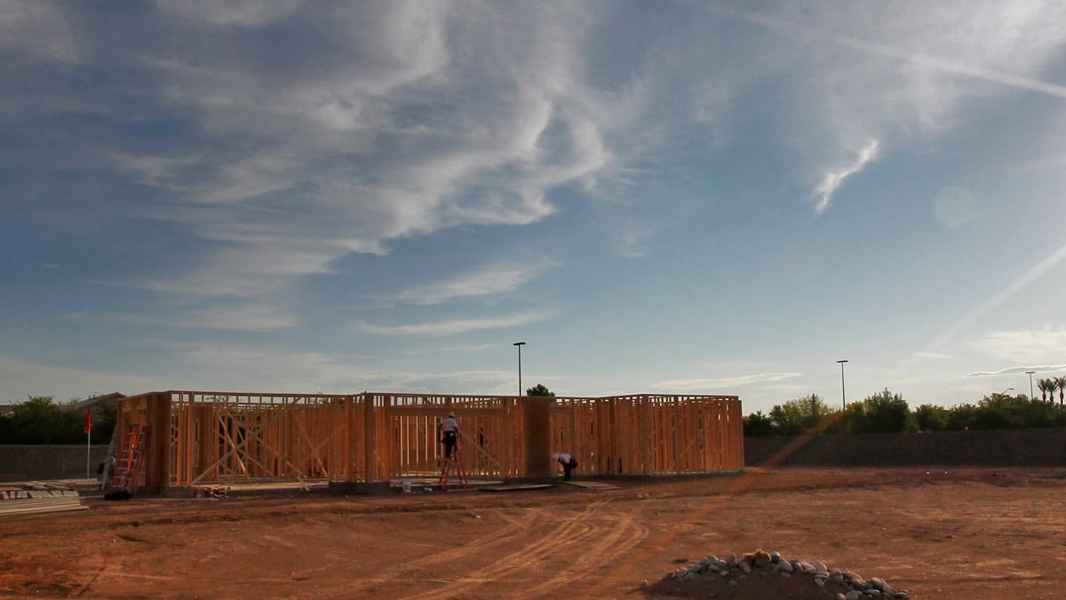 cheats/2012/09/10/speculators-eye-housing-market-land/housing-market-comback-predictions-land-cheat_ybes8b