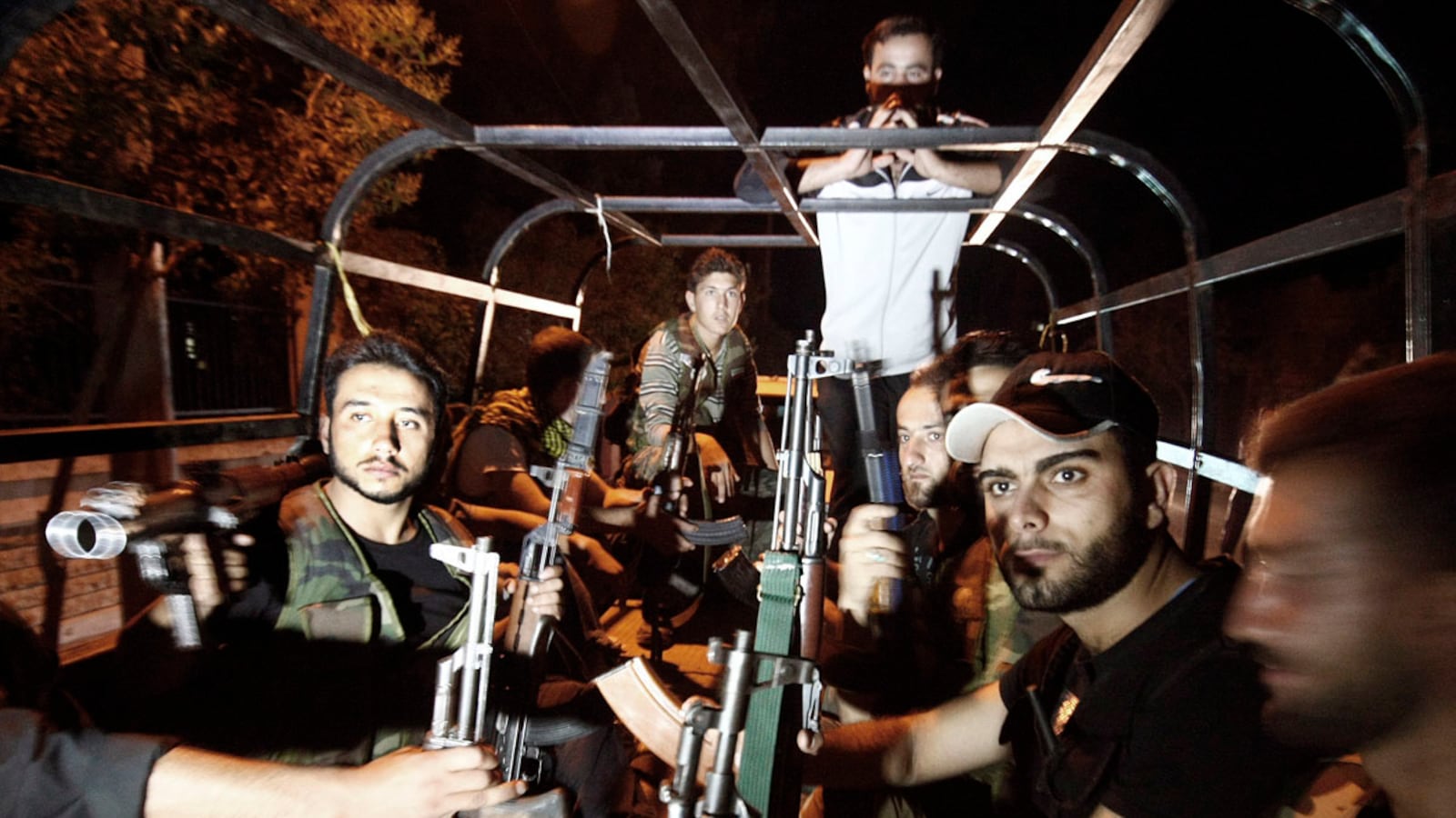 cheats/2012/07/31/syrian-aircraft-strike-aleppo/syria-aircraft-strike-aleppo-box_eopibz