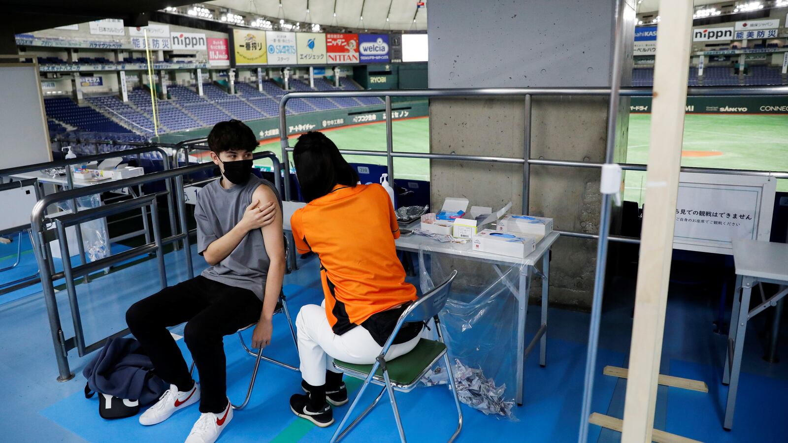 2021-08-16T053525Z_1328992237_RC226P9FWC85_RTRMADP_3_HEALTH-CORONAVIRUS-JAPAN_nivwfe