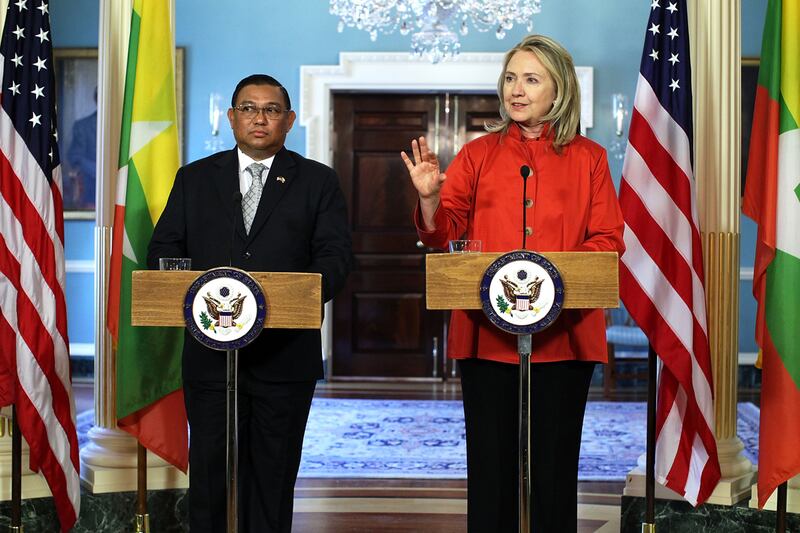 articles/2012/05/18/u-s-suspends-sanctions-on-burma-at-the-risk-of-losing-leverage-for-more-reform/hillary-clinton-burma-sanctions-popham_kxkcot