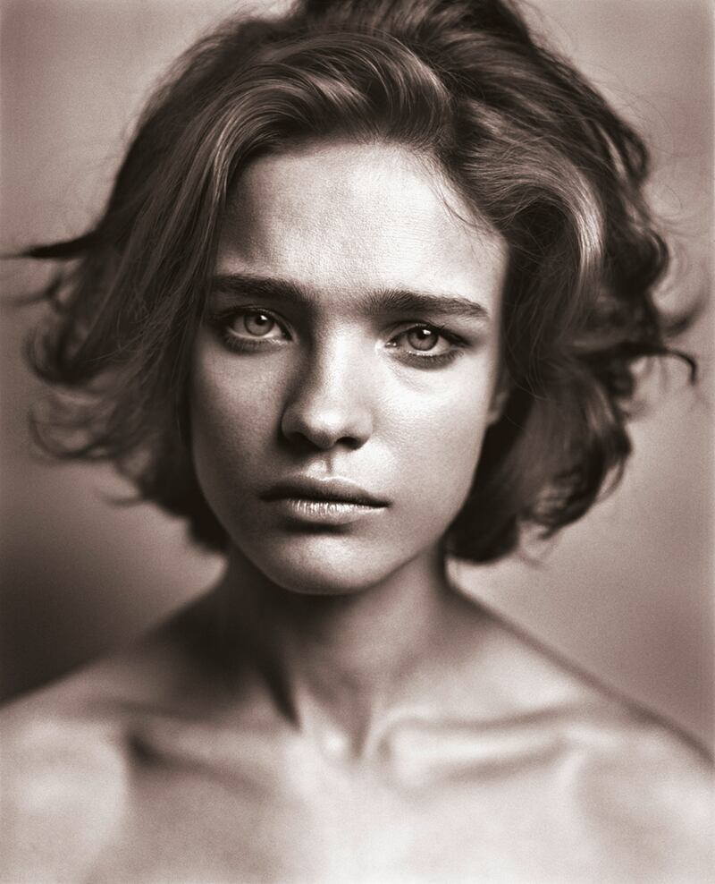 galleries/2014/10/12/new-hollywood-classic-glamour-vincent-peters-s-celebrity-portraits/141009-vincent-peters-10_goi2i2