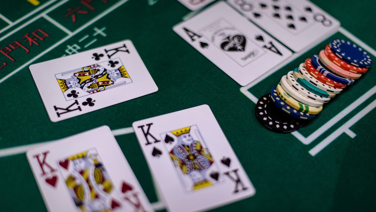 cheats/2013/09/28/gambling-champ-arrested-for-cheating/130928-gambling-cheat_ggmanf