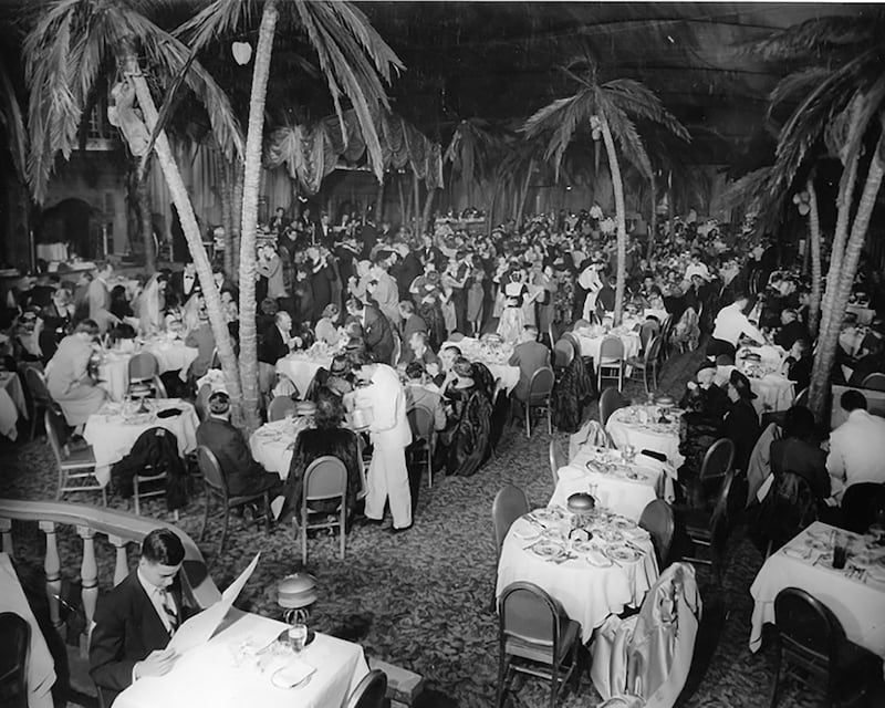 articles/2016/10/27/l-a-s-7-most-influential-restaurants/161026-rothbaum-Chez-Jay-Cocoanut_Grove-embed-7_qppzzw