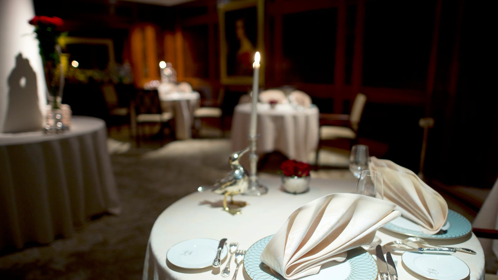 articles/2016/08/31/watch-the-restaurant-staffed-by-former-prisoners/160831-Place-former-prisoners-restaurant-Tease_mrb45c