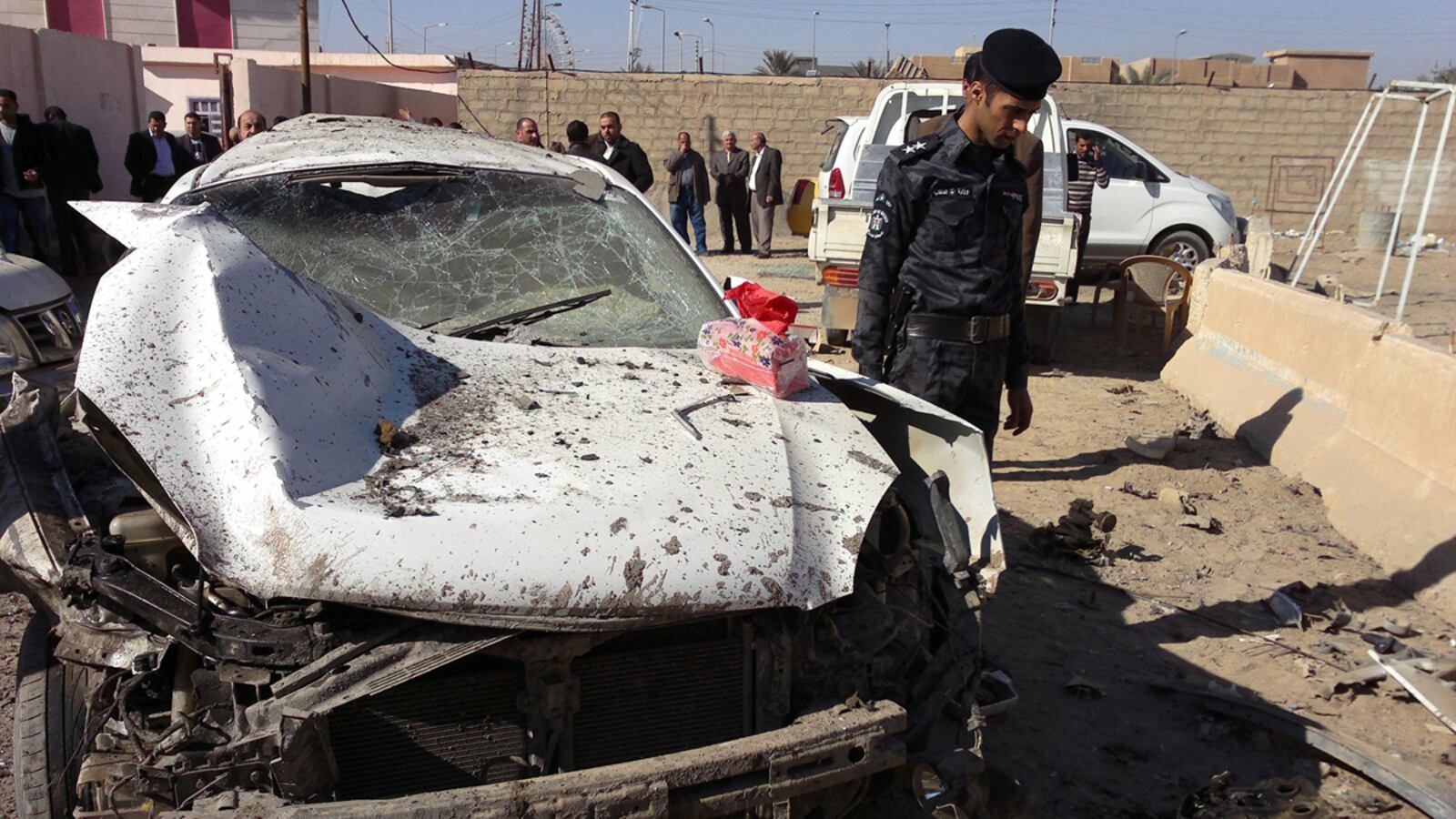 cheats/2012/01/15/gunmen-storm-iraq-compound/iraq-bombing-seven-police-killed-cs_sc0zhr